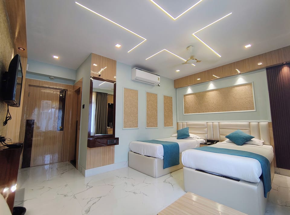 Deluxe Room, 1 Bedroom, City View | Premium bedding, in-room safe, desk, soundproofing