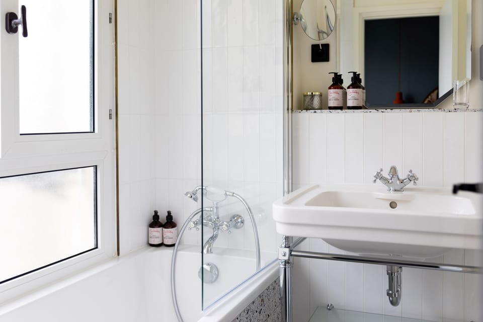 Family Room | Bathroom | Shower, rainfall showerhead, free toiletries, hair dryer