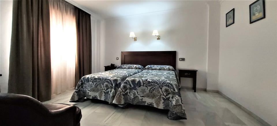 Double Room | Desk, soundproofing, cribs (surcharge), WiFi (free)