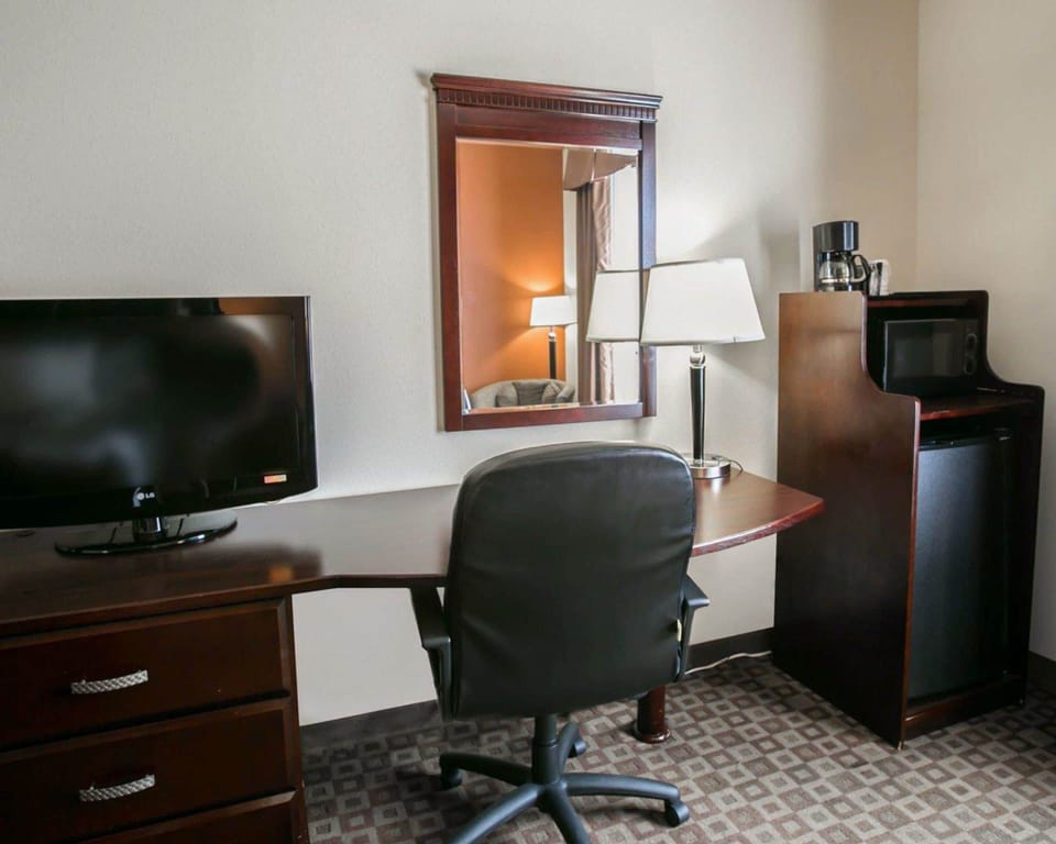 In-room safe, desk, laptop workspace, iron/ironing board