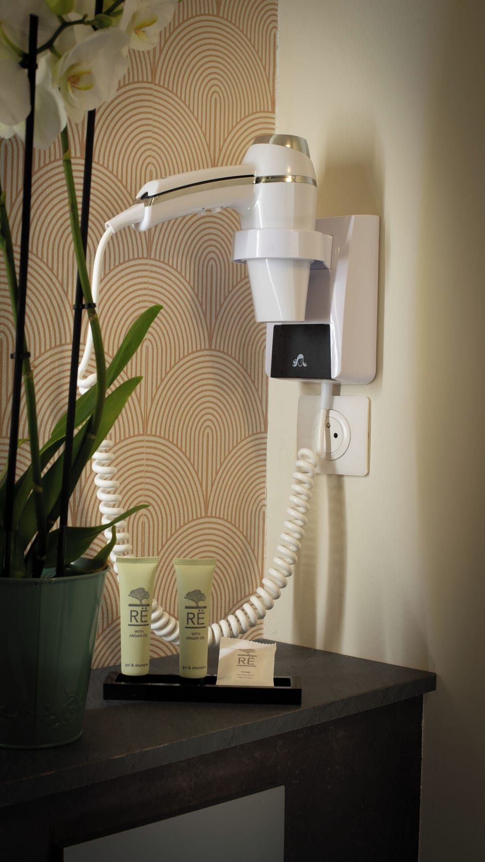 Standard Twin Room | Bathroom | Bathtub, hair dryer, towels, soap