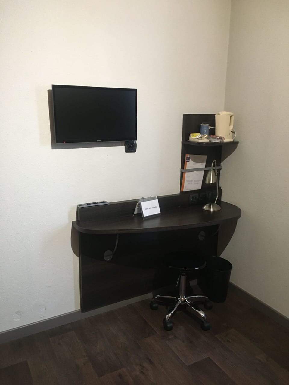 Standard Room, 1 Double Bed | Desk, blackout drapes, free WiFi, bed sheets
