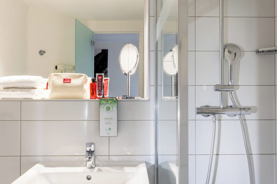 Combined shower/tub, eco-friendly toiletries, hair dryer, towels