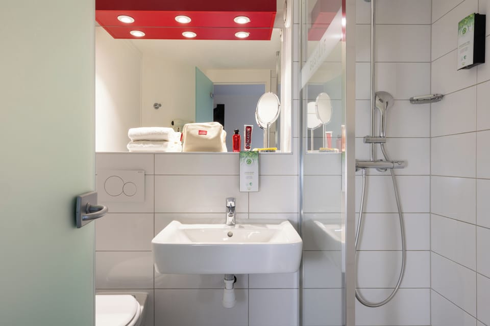 Combined shower/tub, eco-friendly toiletries, hair dryer, towels