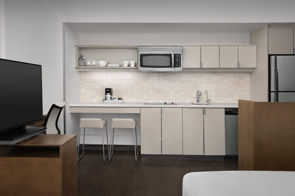 Studio, 1 King Bed with Sofa bed | Private kitchen | Mini-fridge, microwave