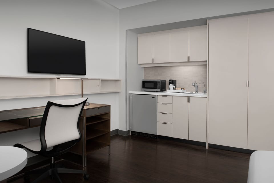 Room, 1 King Bed | In-room safe, desk, free WiFi, bed sheets