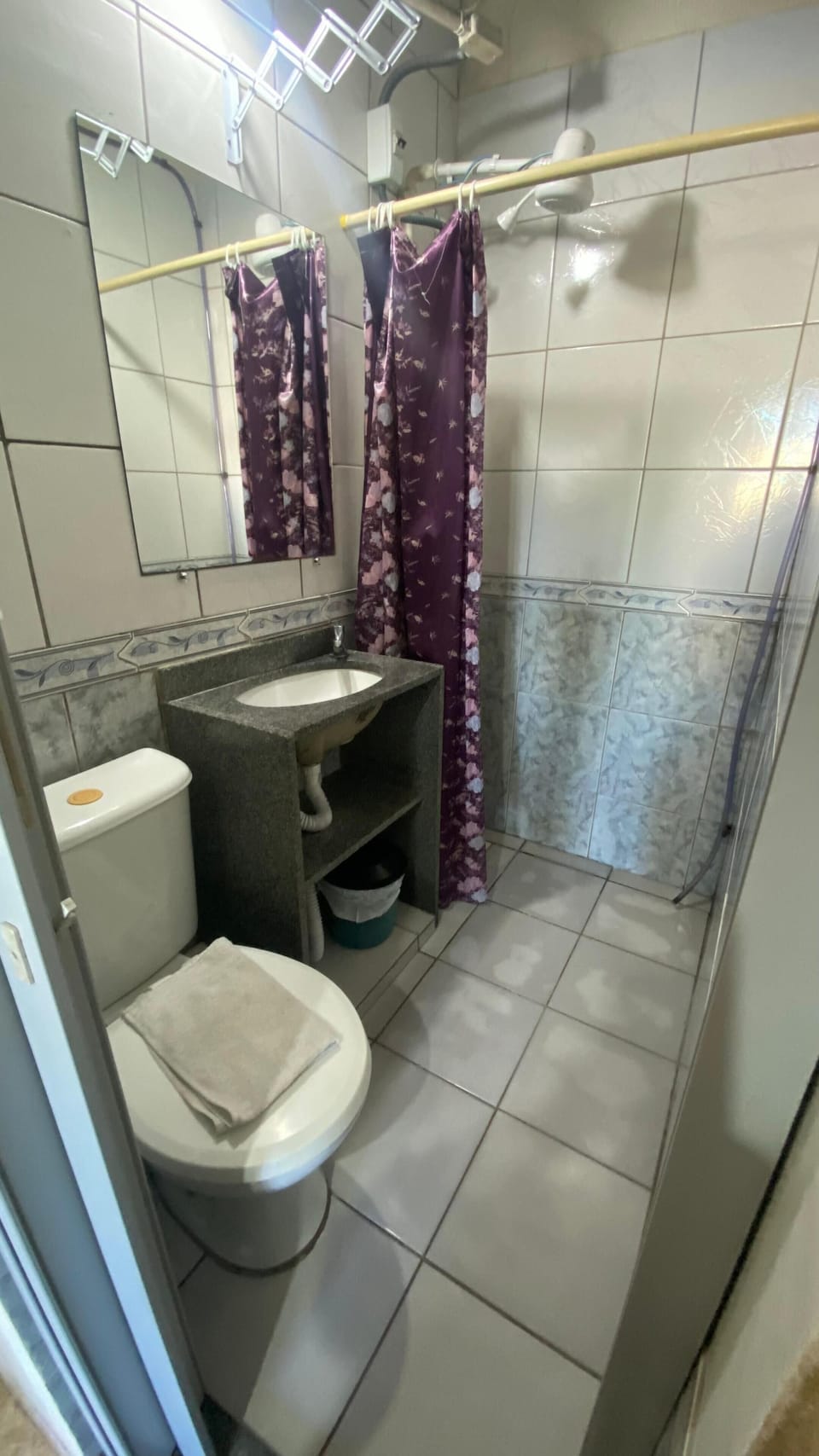 Single Room | Bathroom | Shower, towels, soap, toilet paper