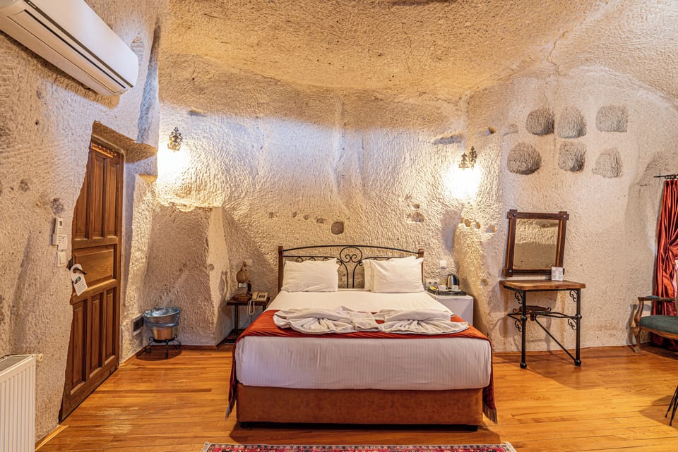 Traditional Double Room | Premium bedding, minibar, free WiFi, bed sheets