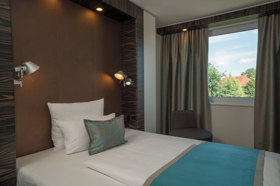 Premium bedding, desk, soundproofing, free WiFi