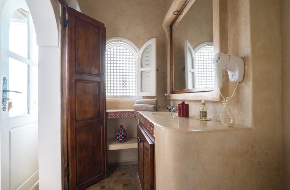 Family Room (Moucharabieh) | Bathroom | Free toiletries, hair dryer, towels, soap