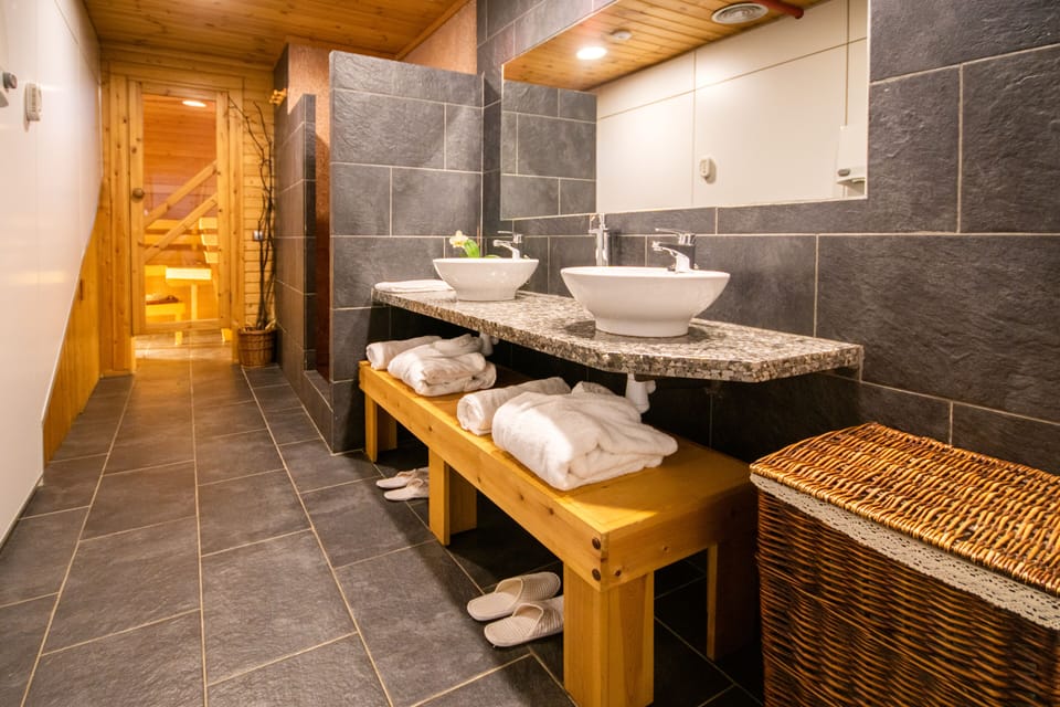 Body treatments, hydrotherapy, aromatherapy, reflexology