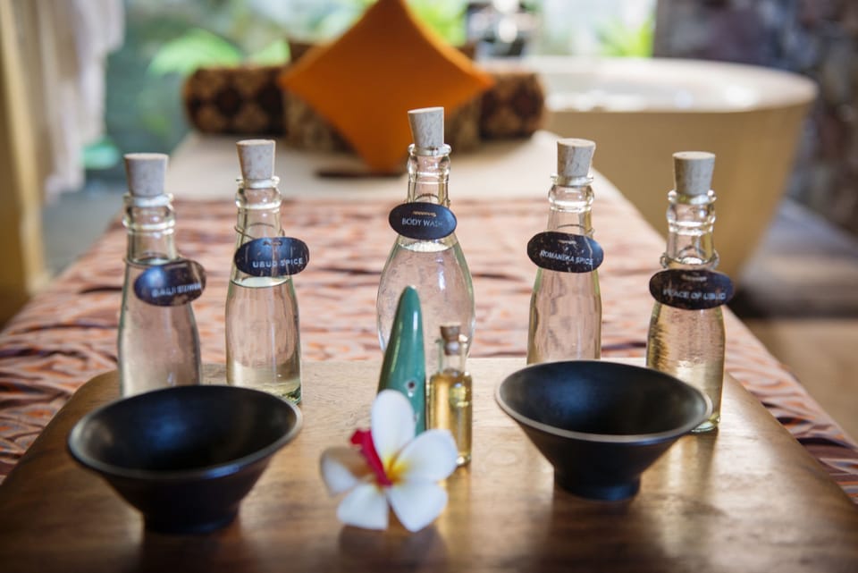 Couples treatment rooms, body treatments, aromatherapy, body scrubs