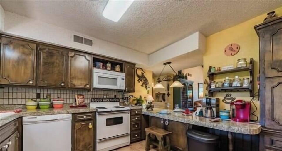 Amazingly spacious kitchen with breakfast bar