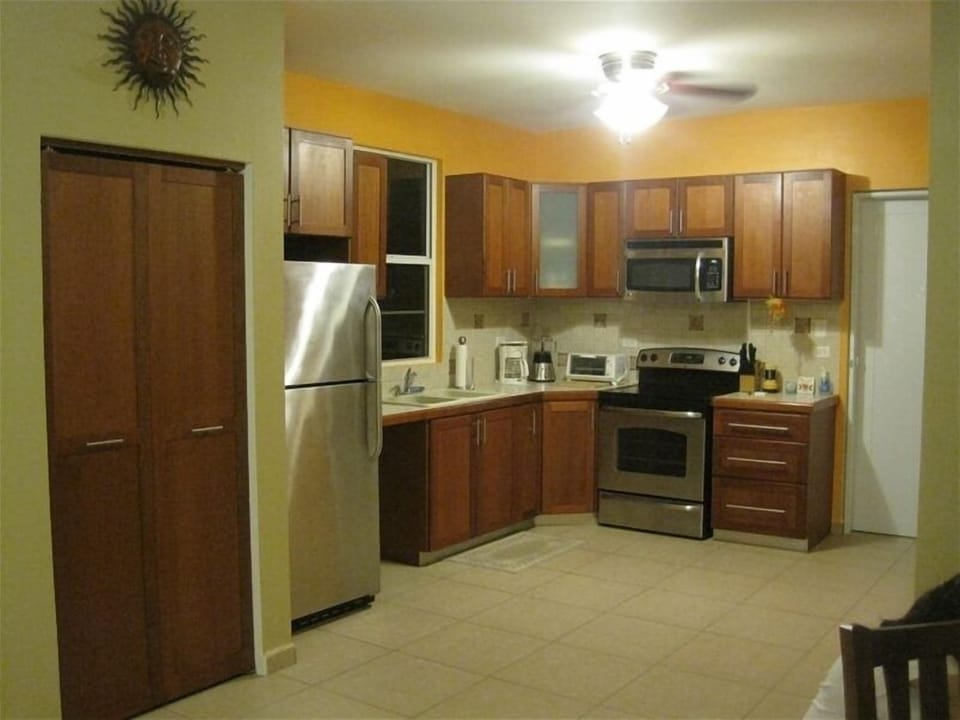 FULL KITCHEN WITH ALL NEW GE S/S APPLIANCES, COFFEE MAKER,BLENDER, TOASTER, ETC