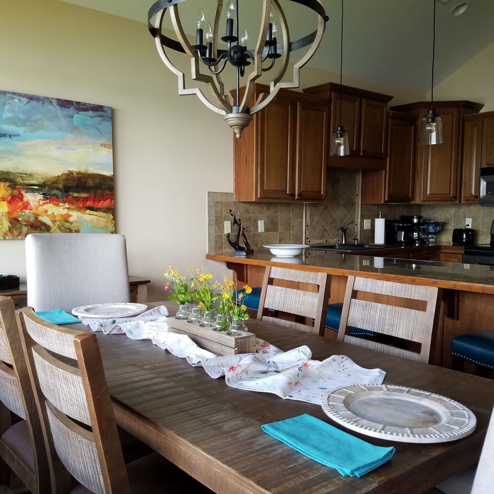Dining Room & Kitchen