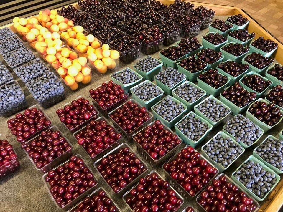 Charlevoix Farmers Market on Thursdays (2)
