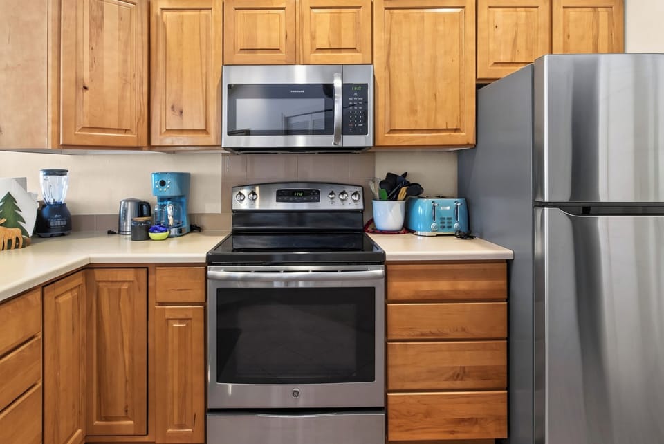 Full Kitchen.