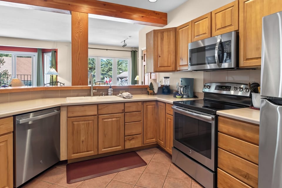 Full Kitchen.