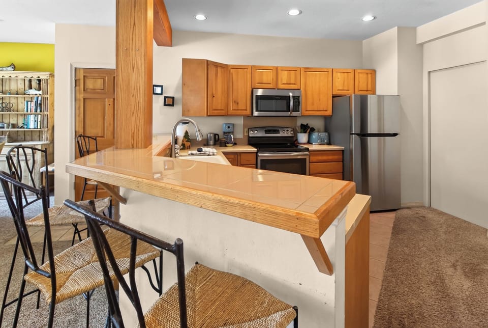 Full Kitchen.