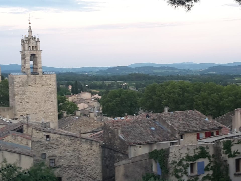 CUCURON...Historic center