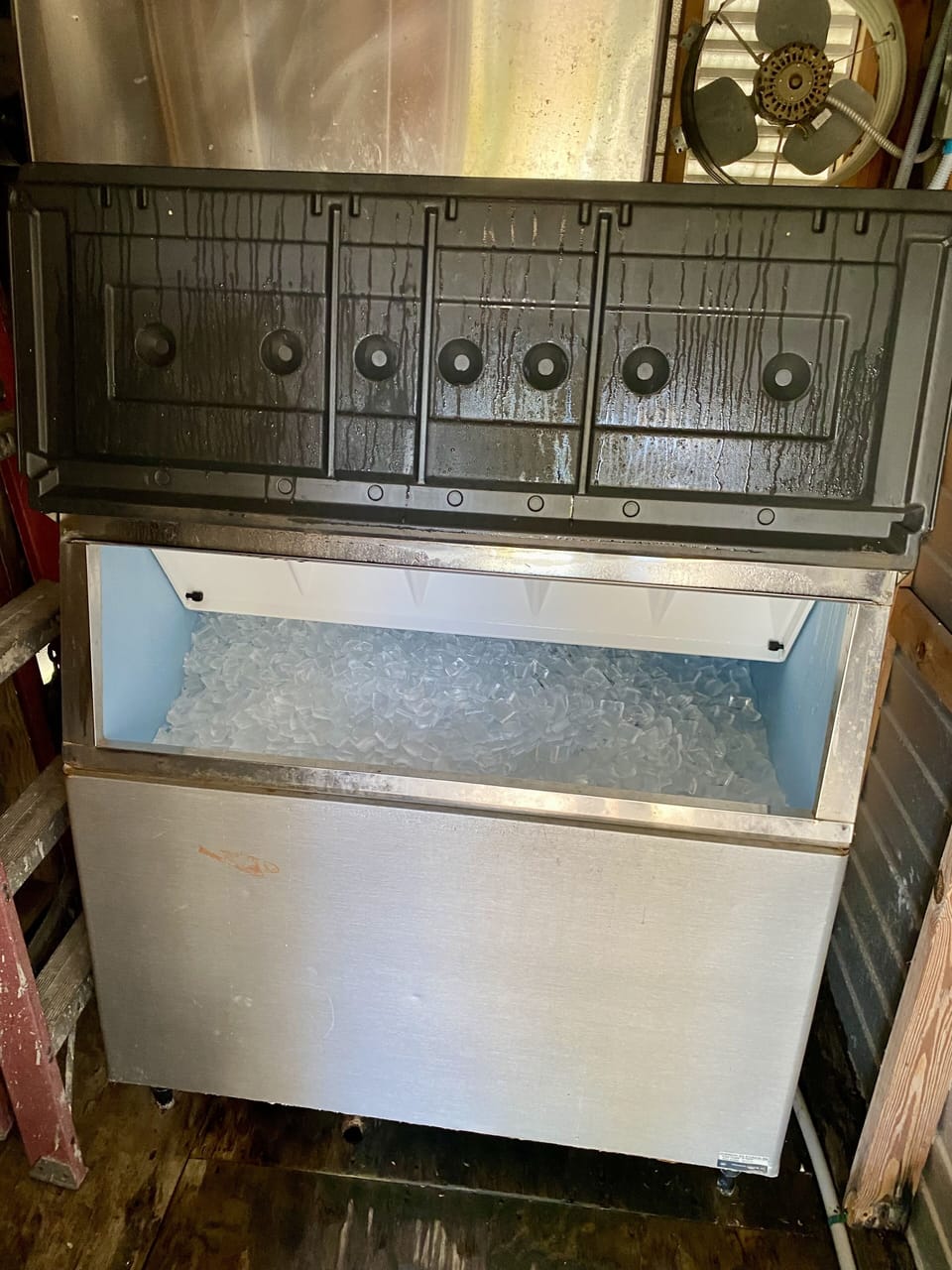 Commercial ice maker 