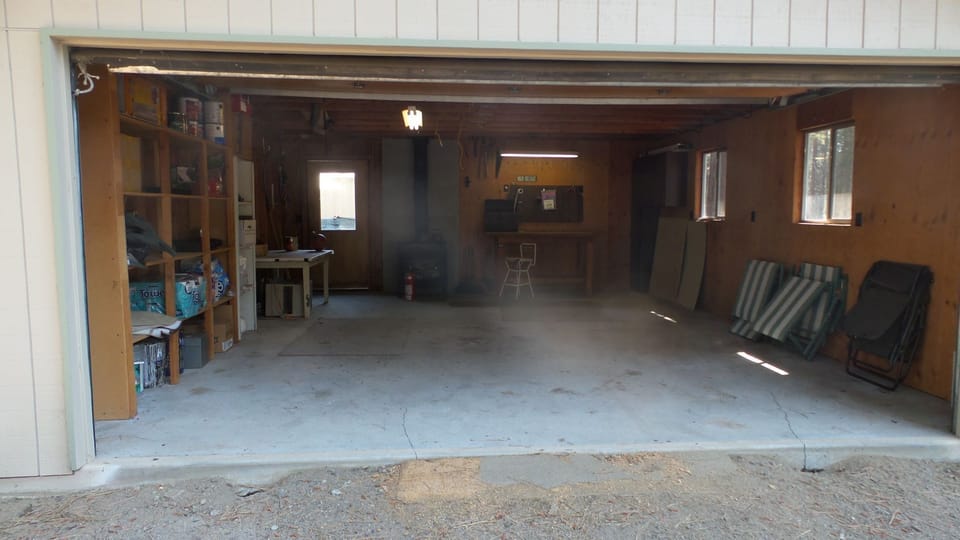 Big single door garage for renters use