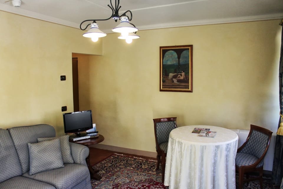 Family Suite | Hypo-allergenic bedding, minibar, in-room safe, individually decorated
