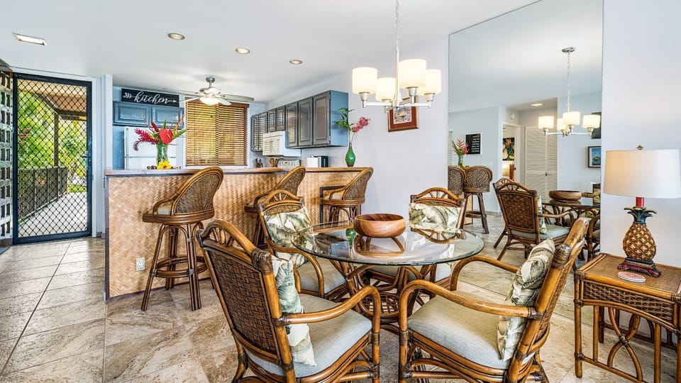 Inside dining area at Country Club Villas 241