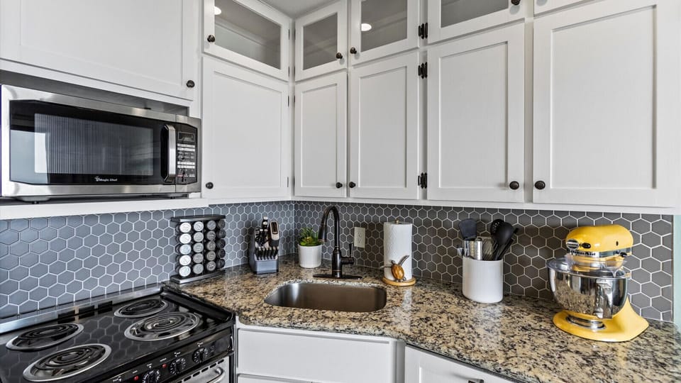 Fully equipped kitchen and multiple fridges!