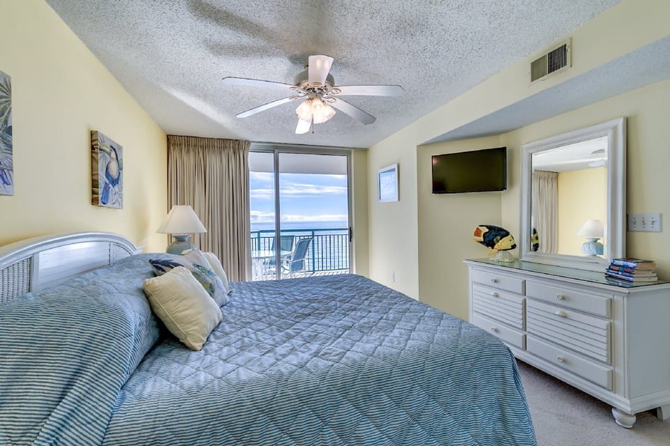 Oceanfront Master Bedroom 