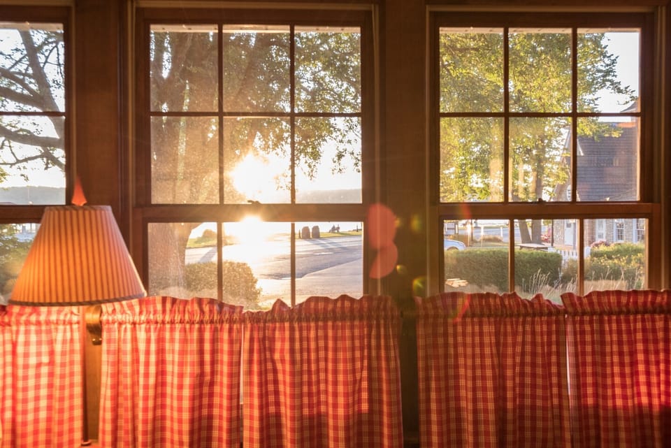 Lots of windows with pretty sunshine views