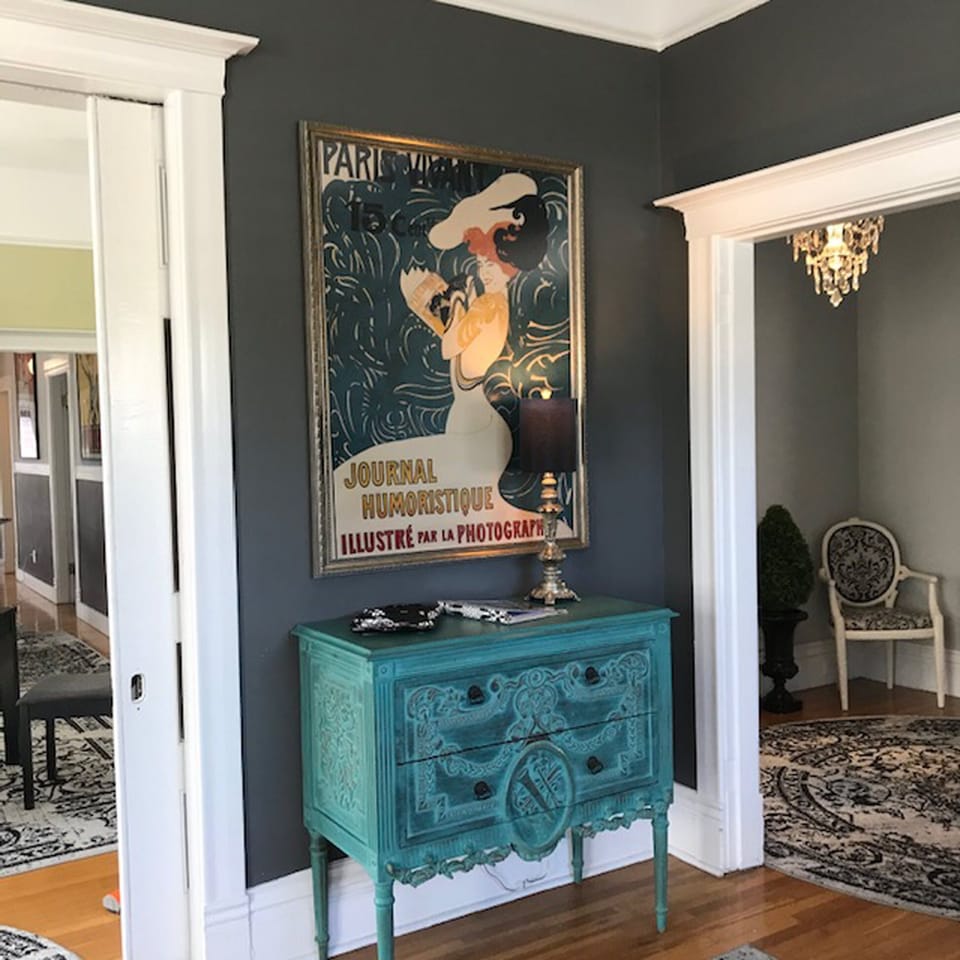  Look from Vestibule into living room.