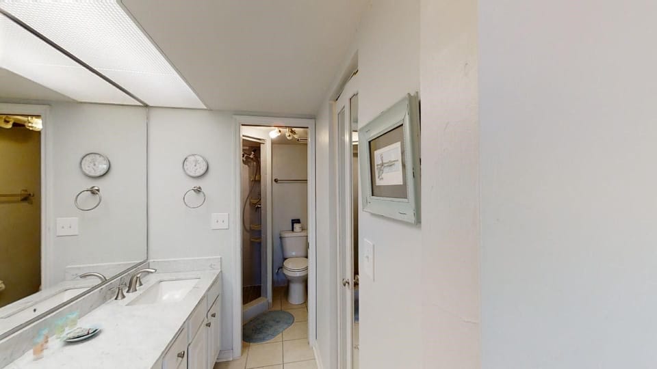 Master Bathroon