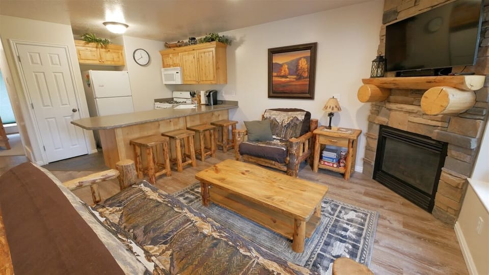 Living Room with gas fireplace