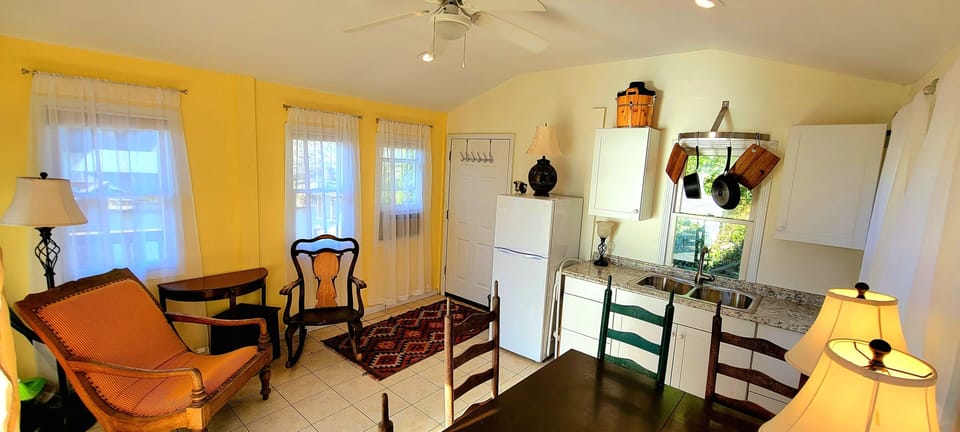The new boathouse upstairs kitchen Convenient for eating and gaming
(and poker!)