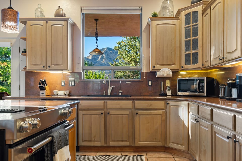 Fully stocked kitchen with all cooking / baking needs. 2 coffee makers (Keurig a