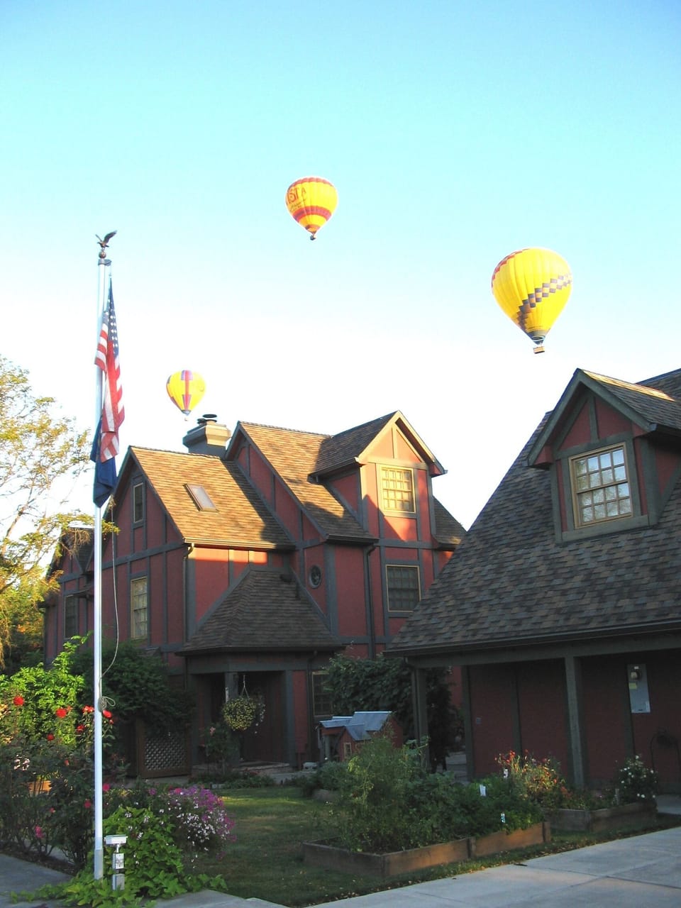 Take a ride in a hot air balloon !
