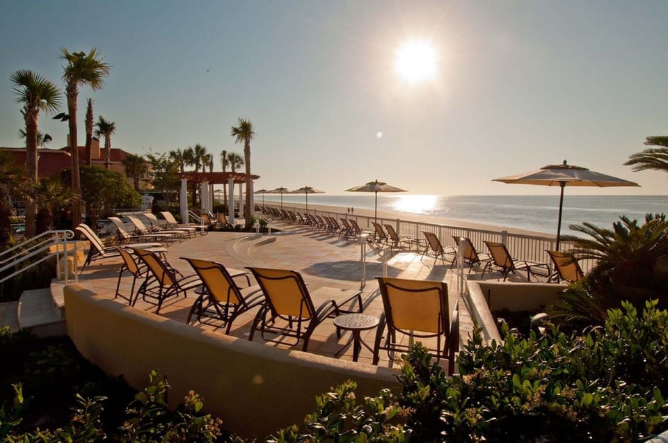 Ocean side sundeck