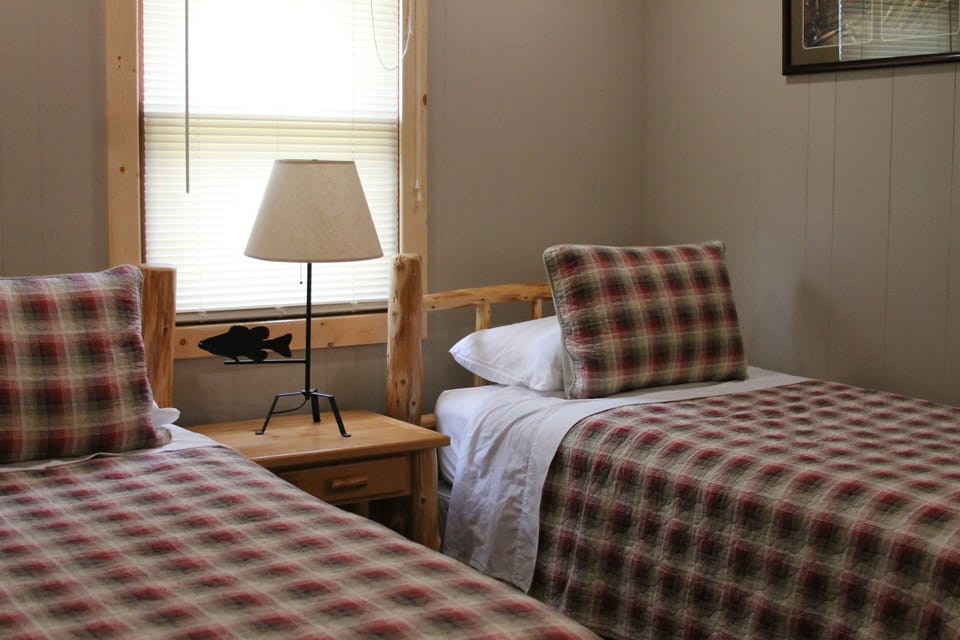 Main level Twin bed Room 
