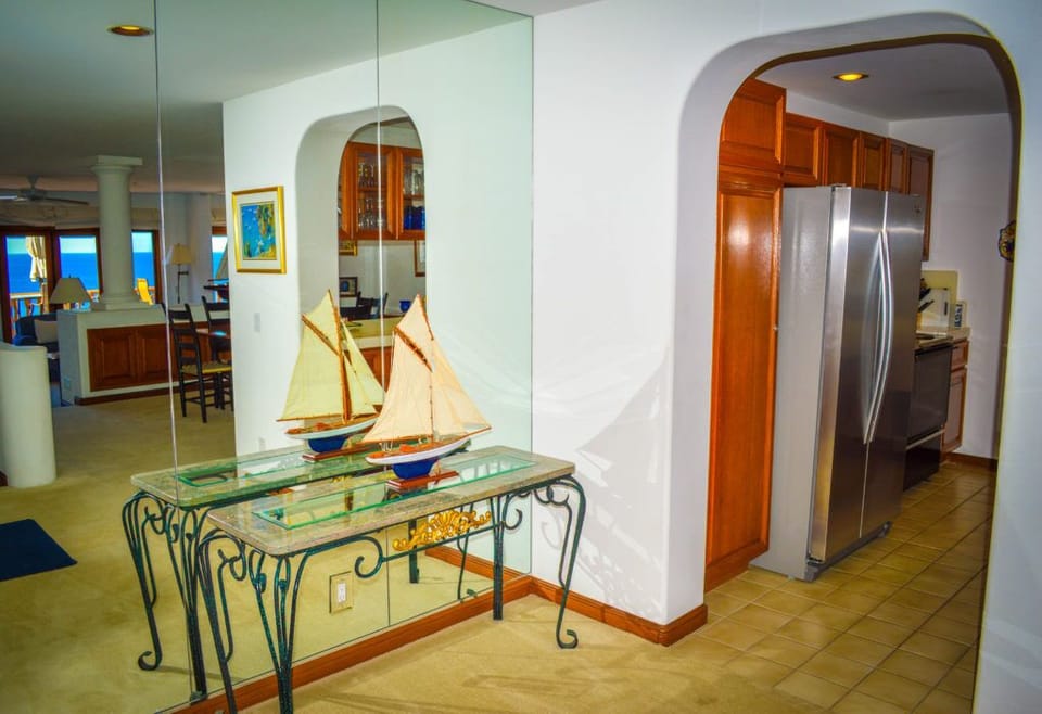 5. H1858 - Hallway to Kitchen.jpg