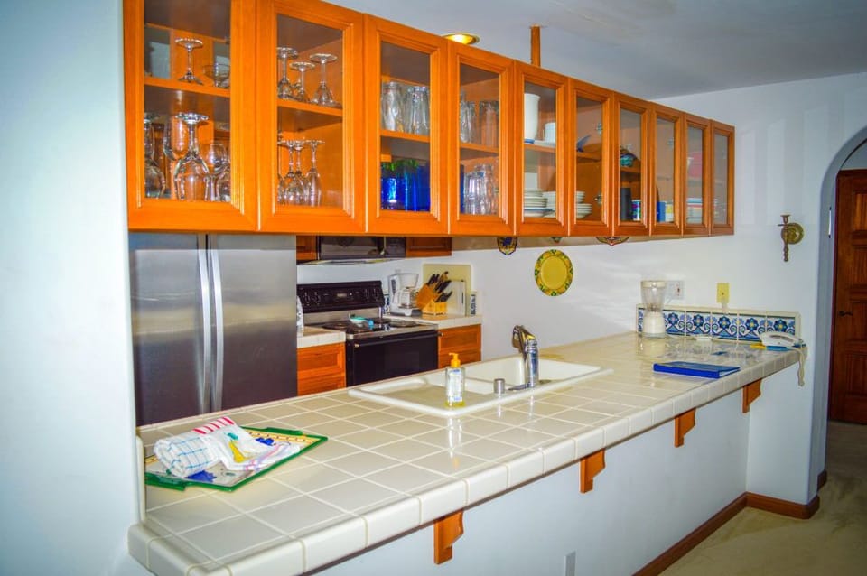 6. H1858 - Kitchen.jpg