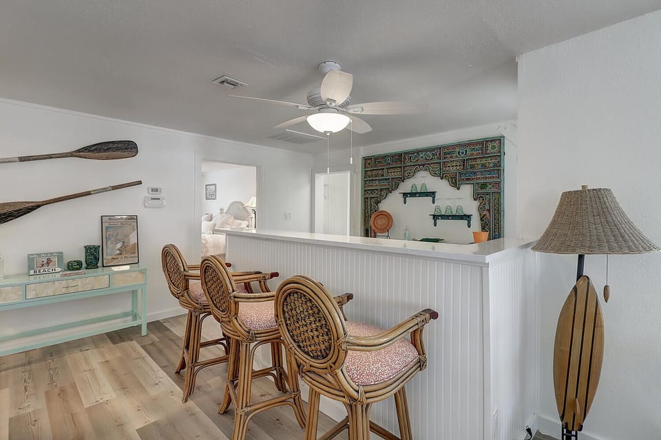 1st Floor - Relax in the Lounge with Convenient Bar Seating