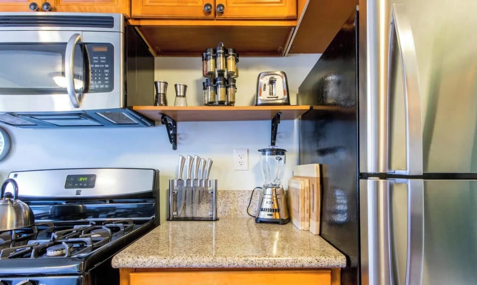 Fully-equipped kitchen. 