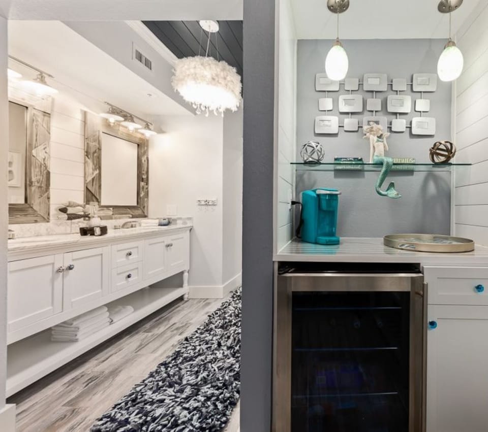 Master bathroom caddy