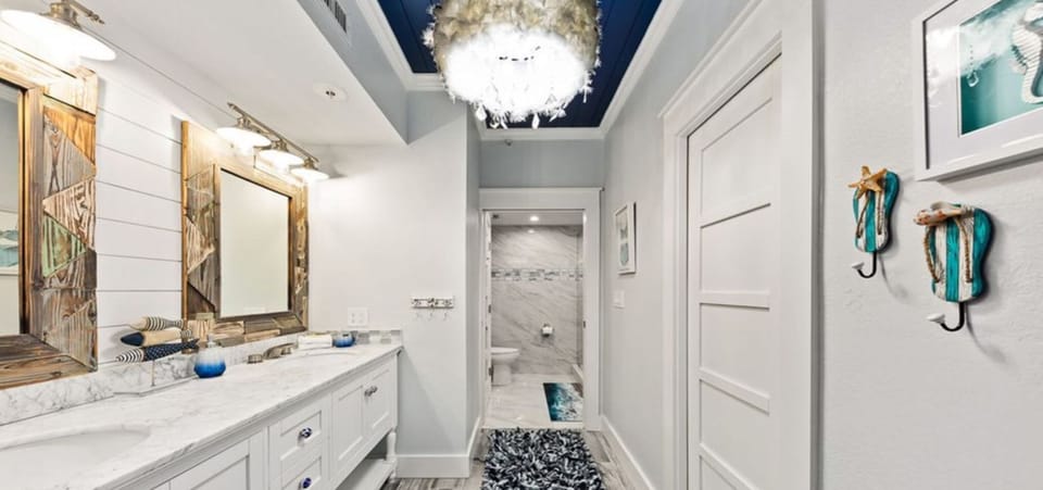 Master bathroom 