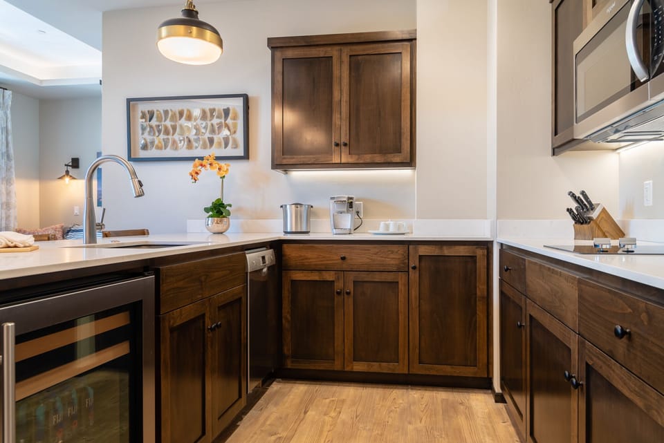 Cook a meal and stay awhile at Paso Park Suites