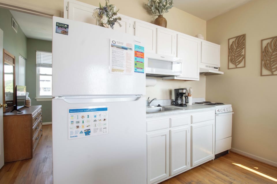 Your fully equipped kitchenette has everything you need to prepare quick meals and snacks. Bright, clean, and efficiently designed for your comfort during your stay.