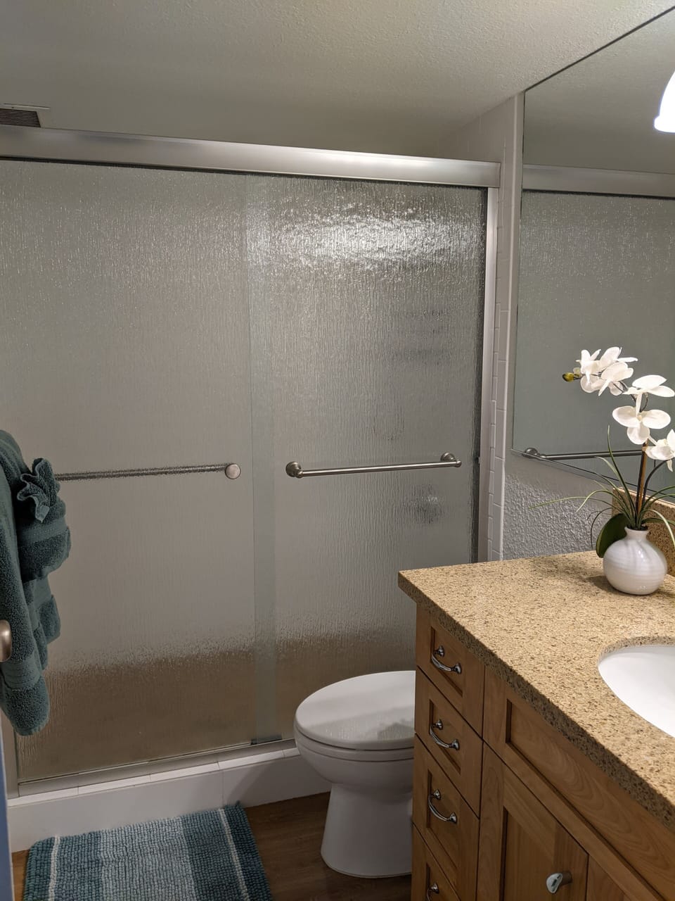 Spacious modern design with elegant finishes and soothing island vibes!