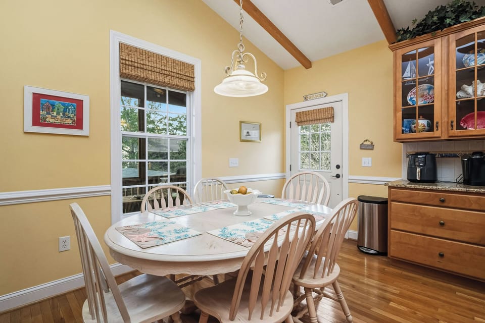 Dining Area - Northwest