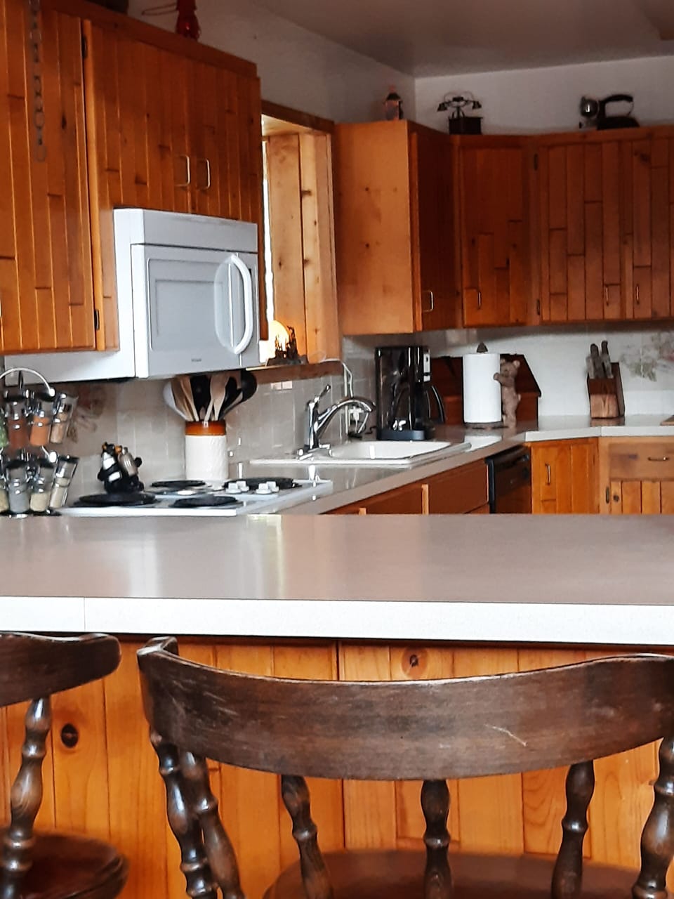 Enjoy the luxury of a fully stocked kitchen